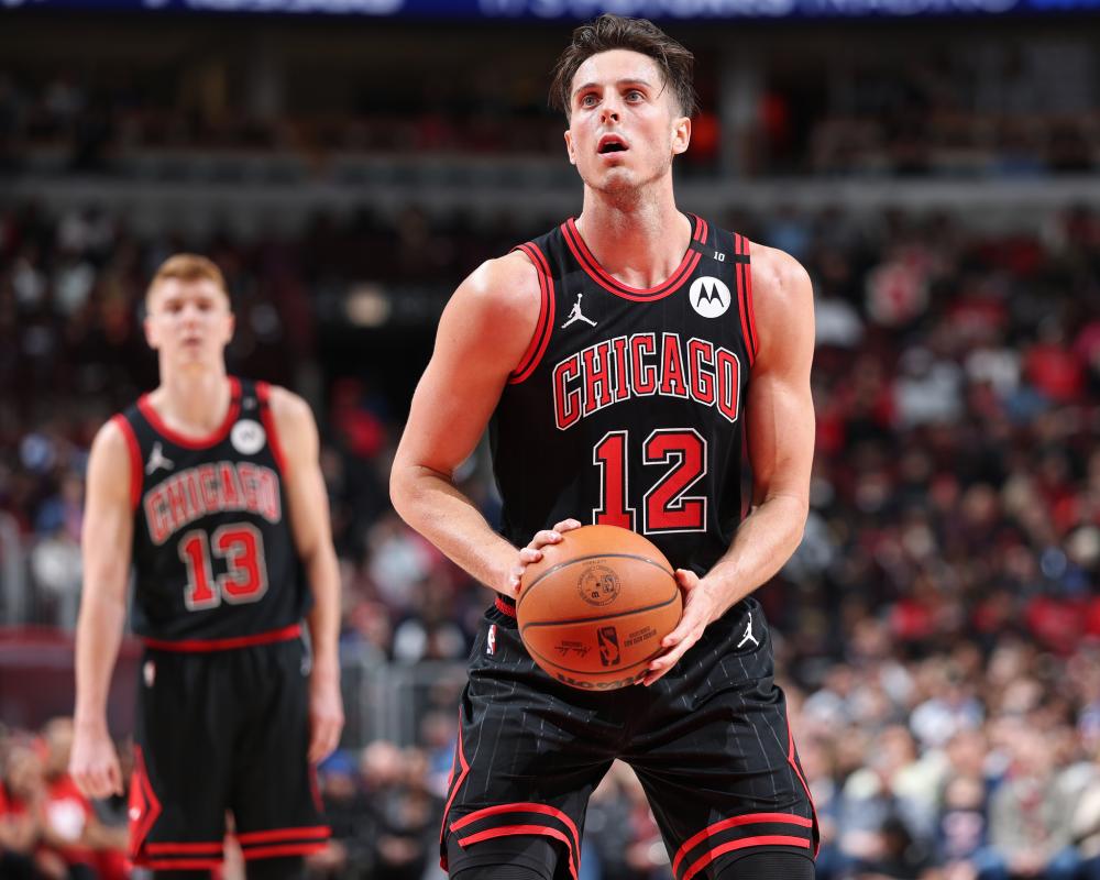 后排防守的 后排防守的